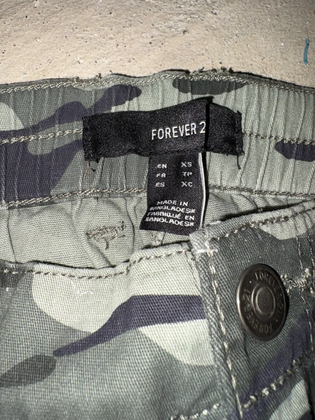 Forever 21 Camo Cargo Pants XS - photo 2