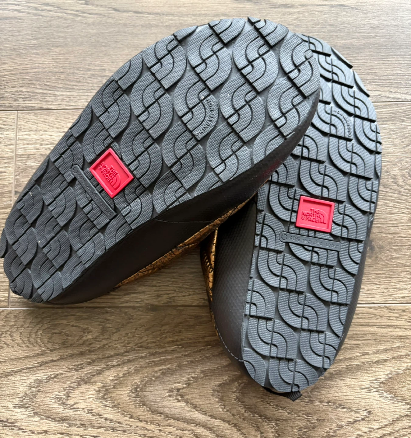 NEW North Face Women's Thermoball Slippers Size 8 - photo 2