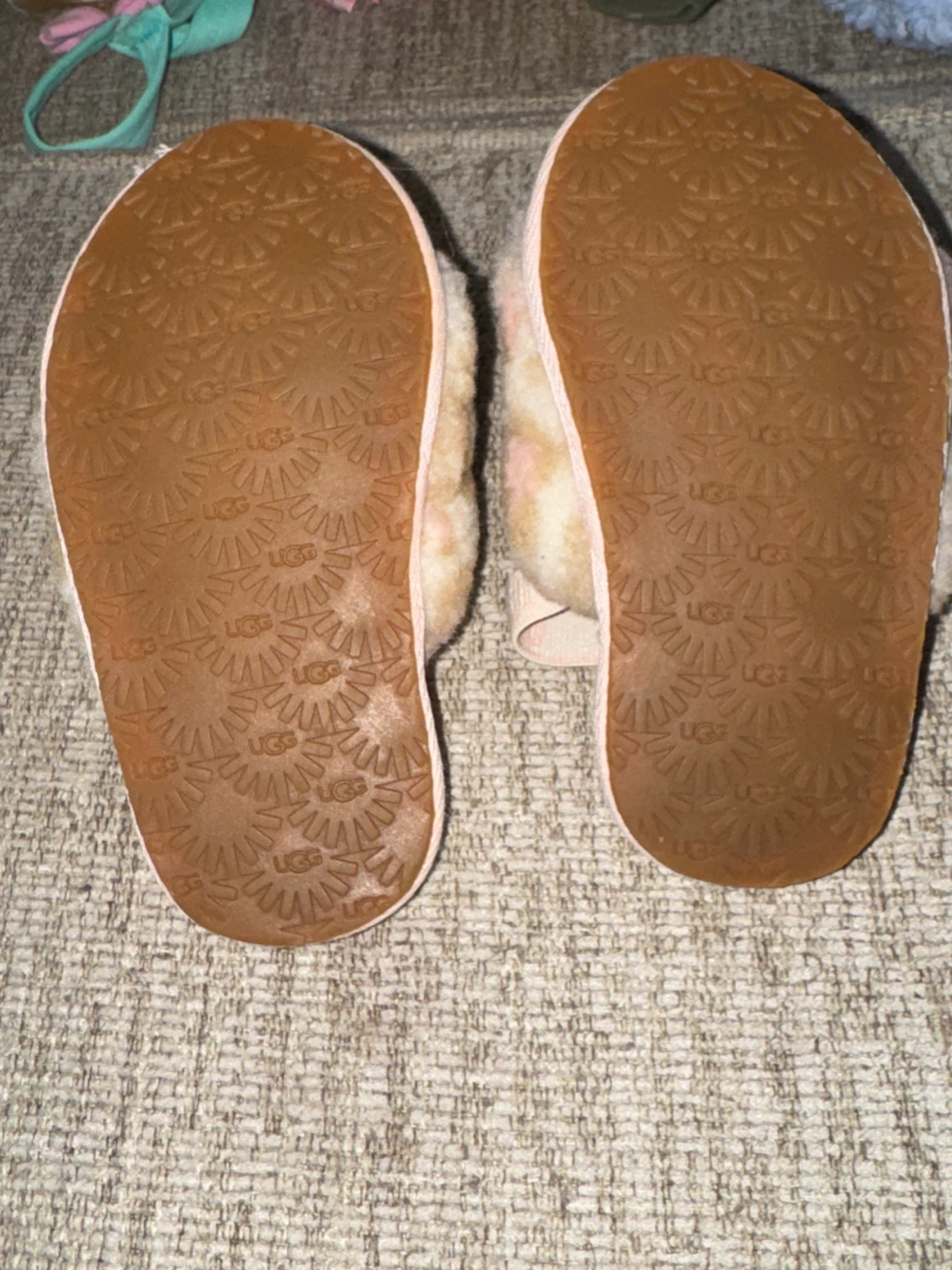 UGG Fluffy Slippers - photo 3