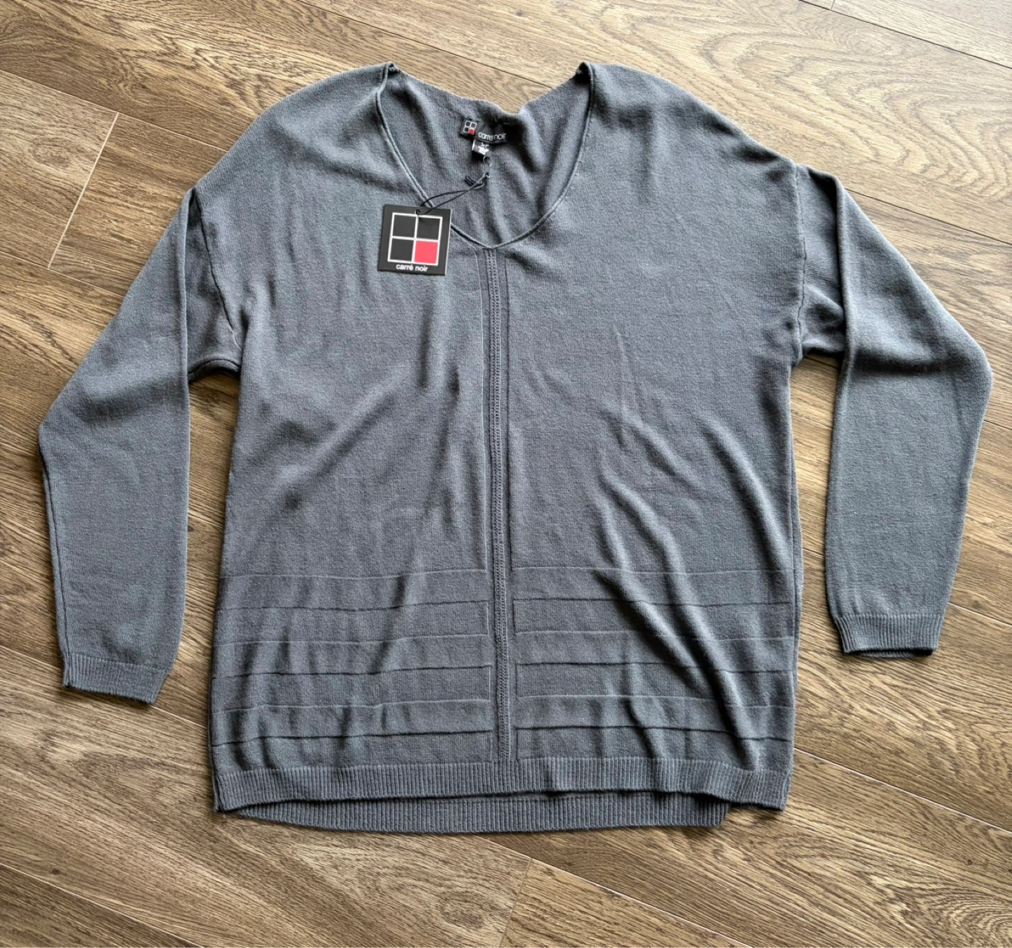 NEW-Carré Noir Grey V-Neck Sweater S/P