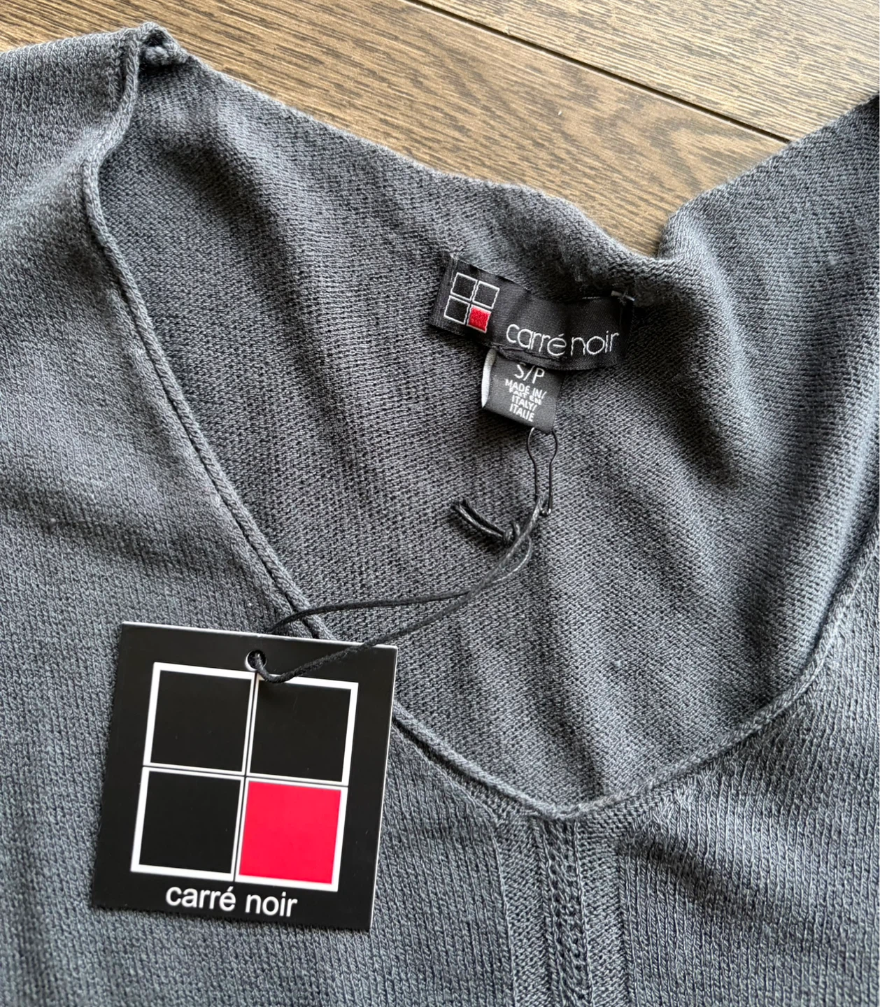 NEW-Carré Noir Grey V-Neck Sweater S/P - photo 2