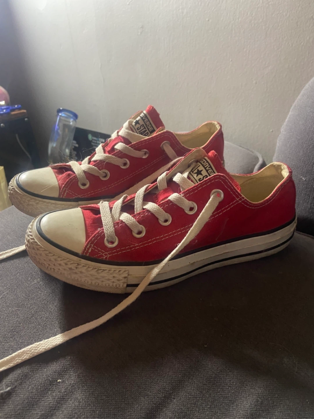 Converse low top size 6 women’s 4 men’s