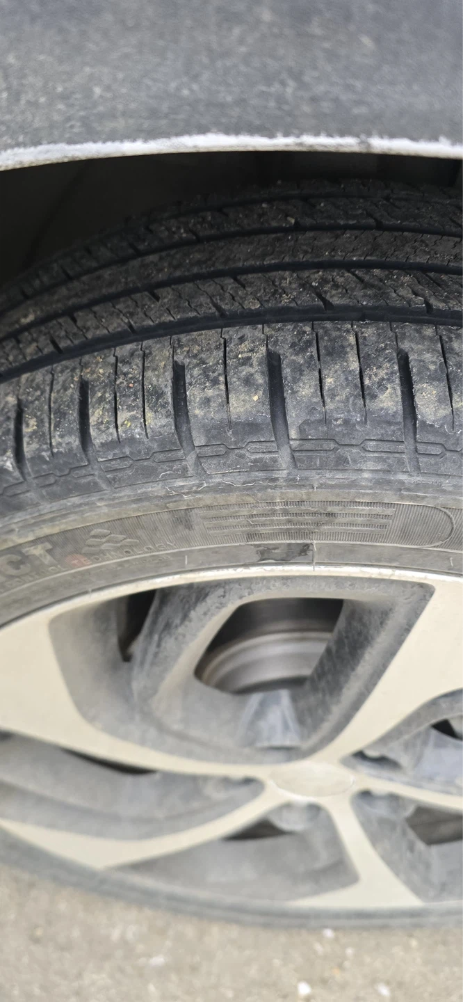 Hyundai Tucson SUV - photo 2