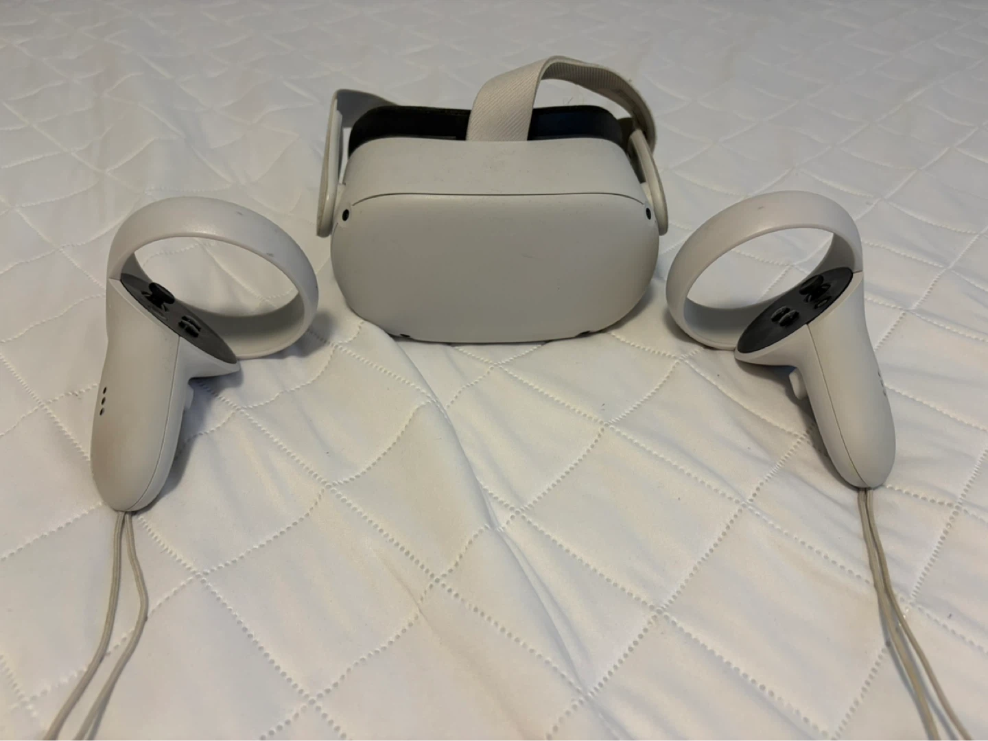 Meta Quest 2 VR Headset with Controllers - photo 4
