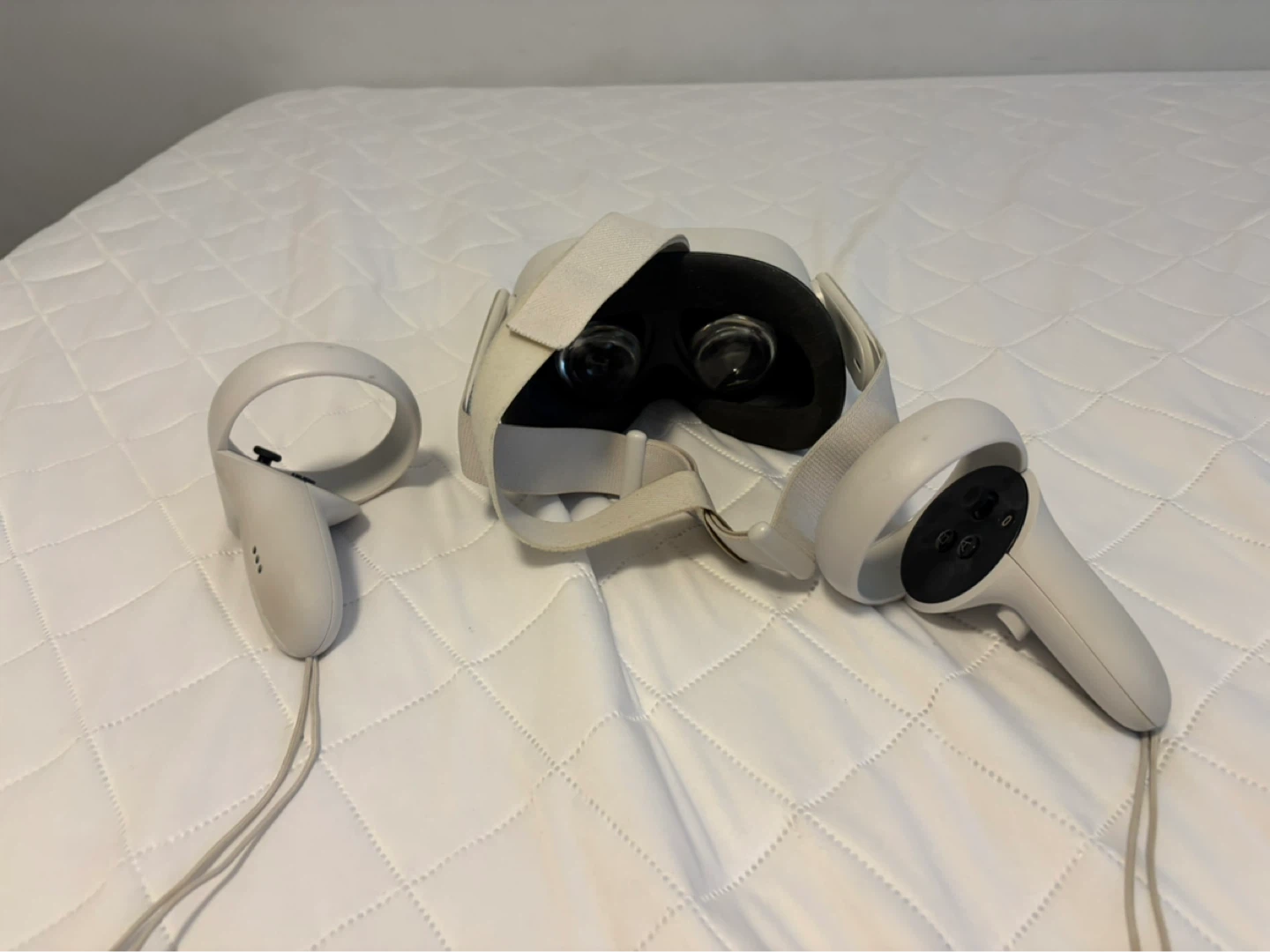 Meta Quest 2 VR Headset with Controllers - photo 3