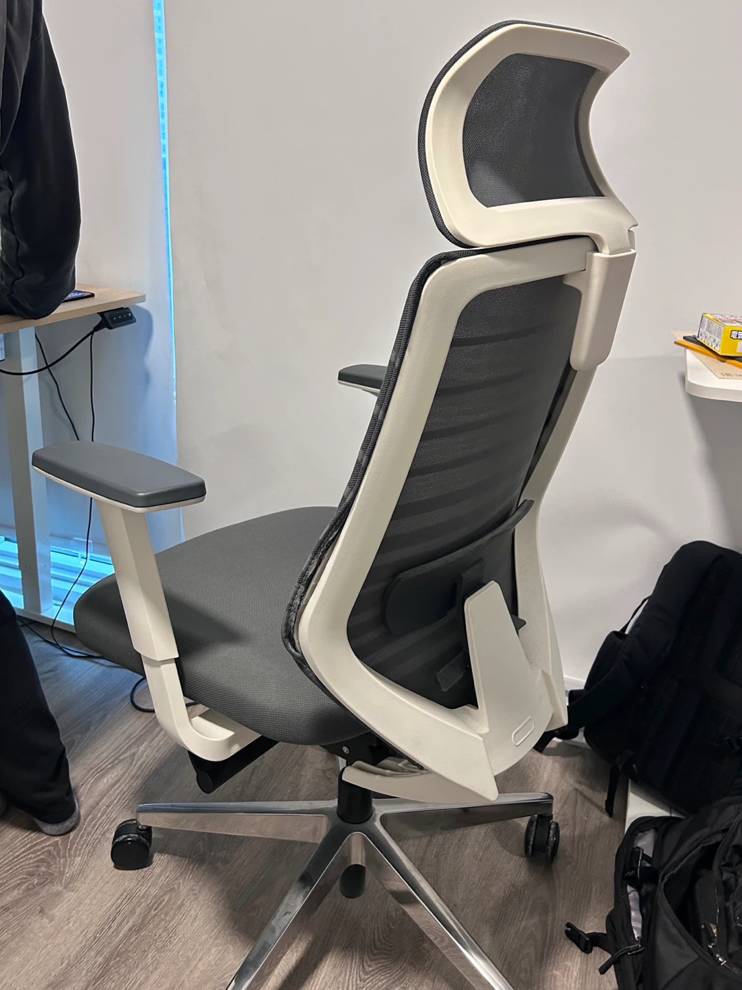 Branch ergonomic chair with headrest - photo 2