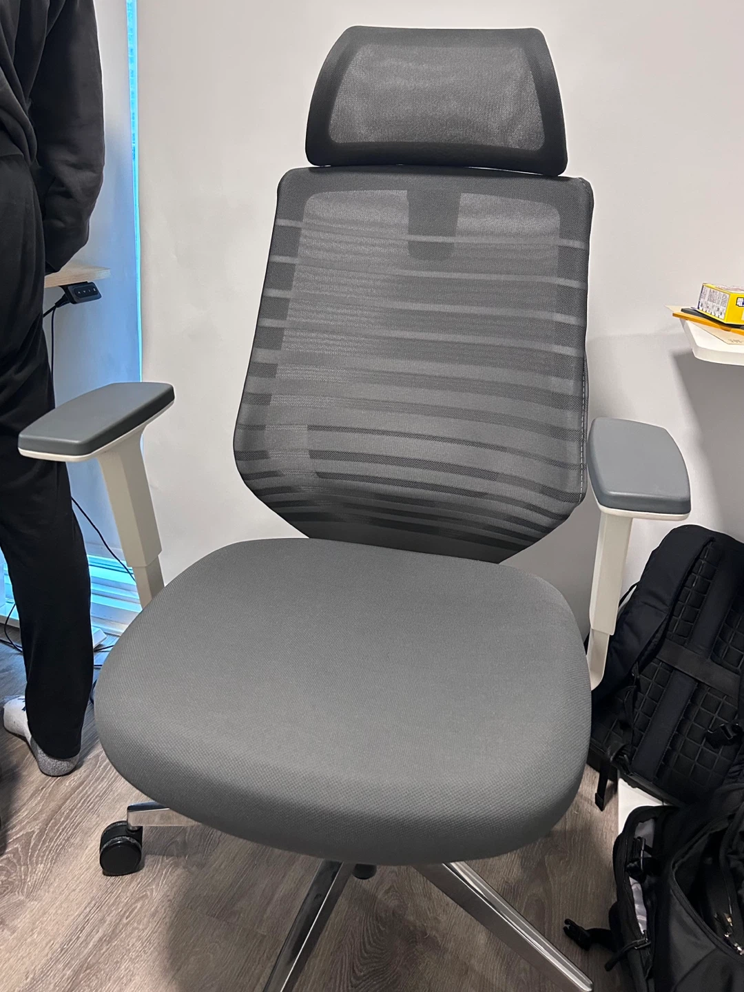 Branch ergonomic chair with headrest