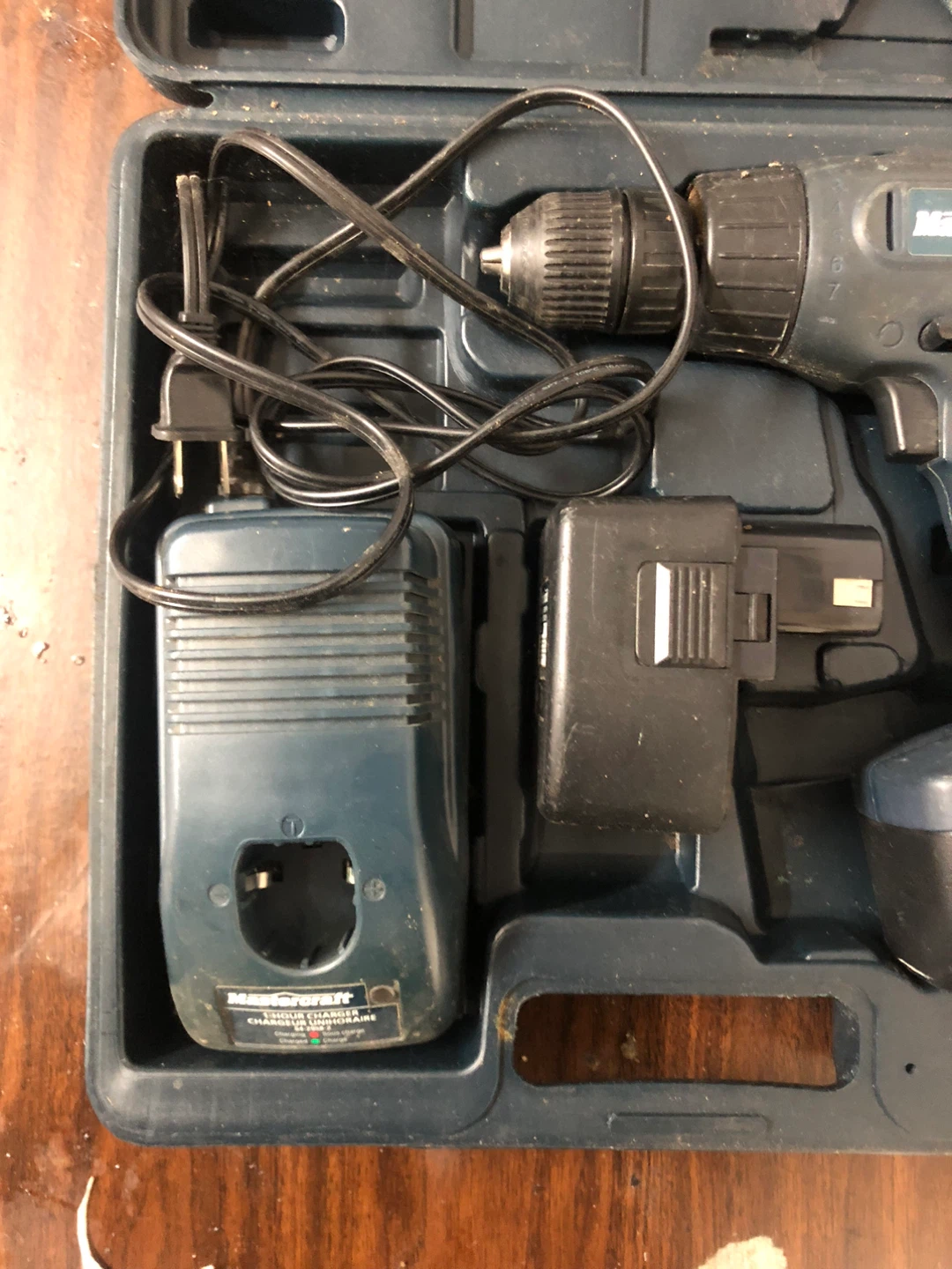 Mastercraft 9.6V Cordless Drill with Charger and Case - photo 3