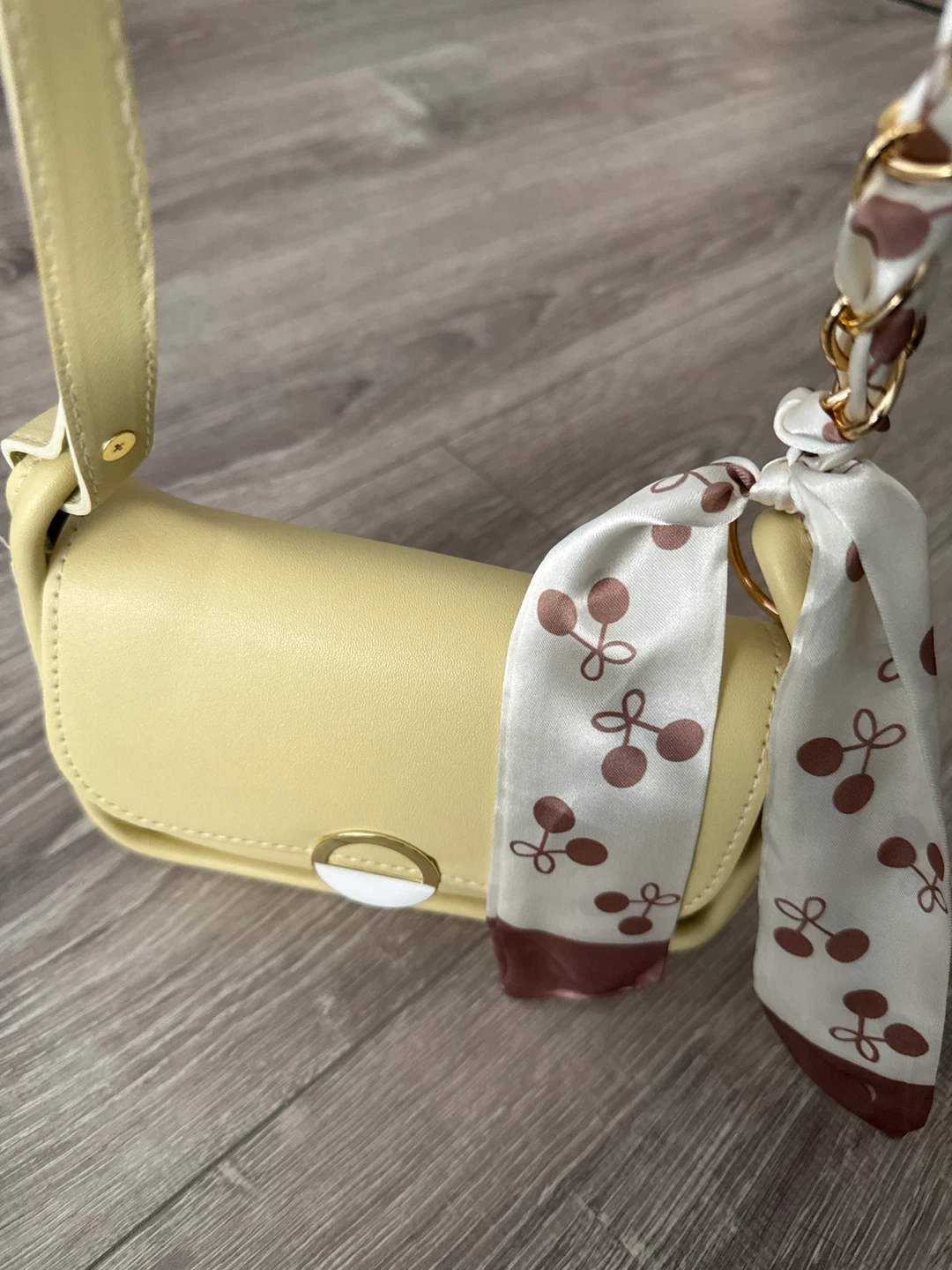 Pale Yellow Bag with Scarf - photo 2