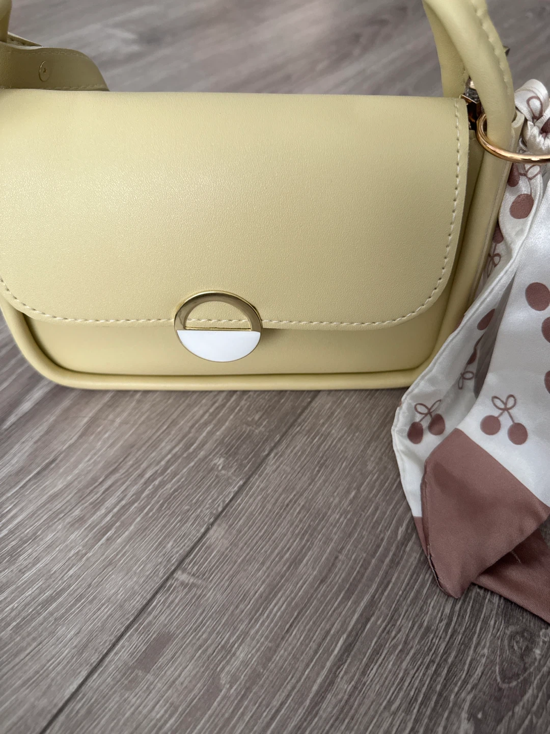 Pale Yellow Bag with Scarf - photo 3
