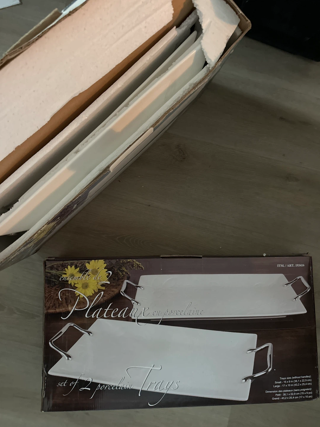 Set of 2 Porcelain Serving Trays with Handles - photo 4