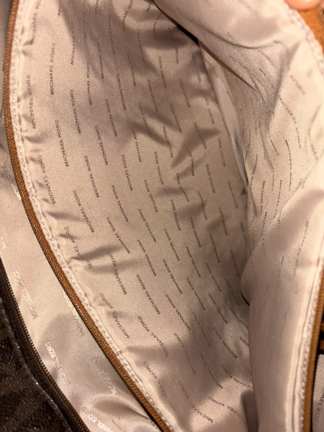 Michael Kors Signature Tote Bag - photo 2