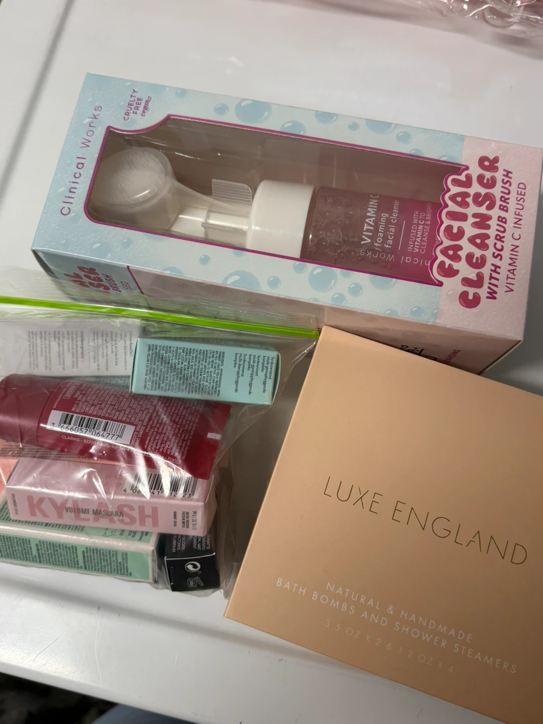 Bath Bombs and Shower Steamers Set with Facial Cleanser