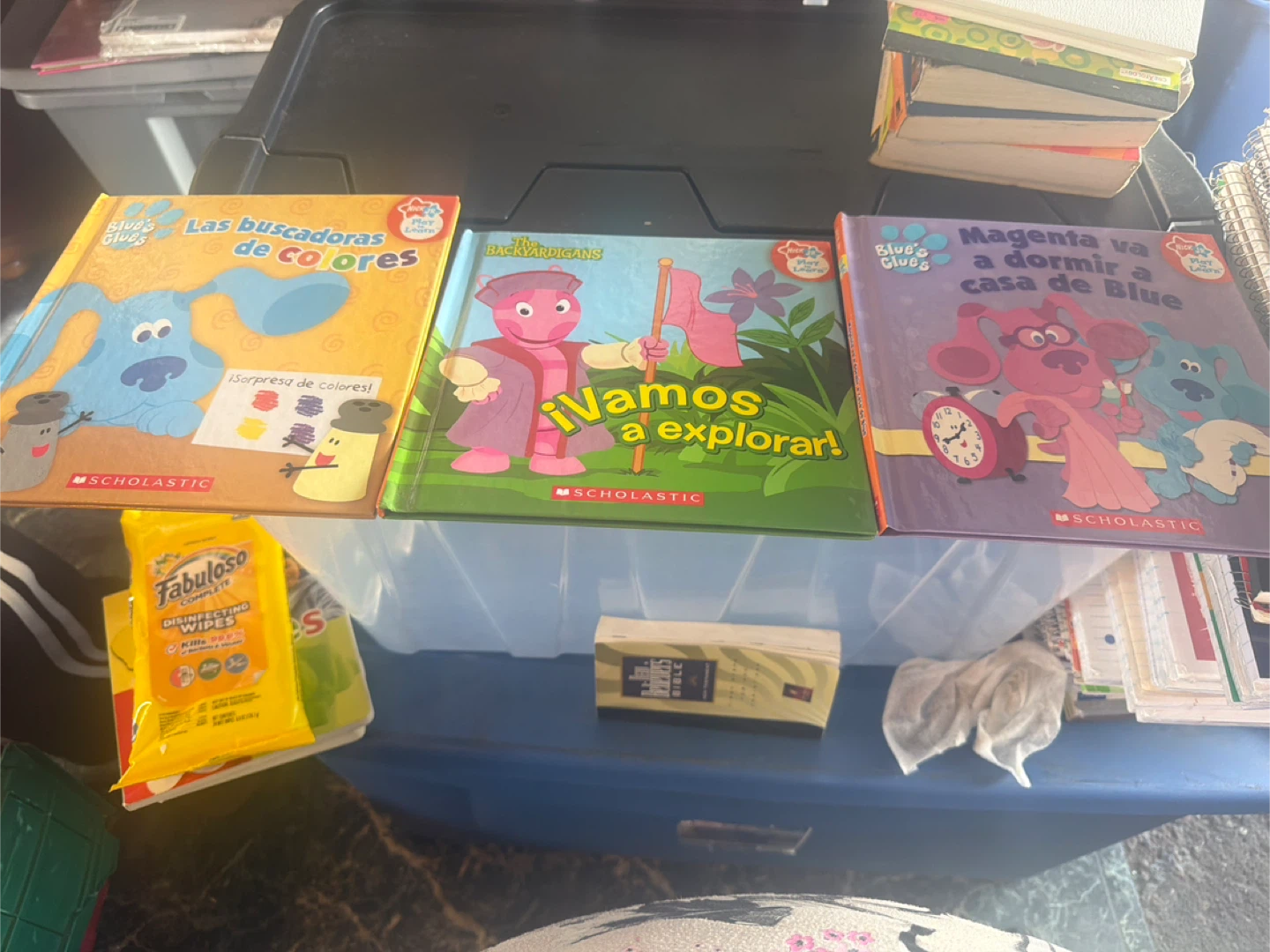 The Backyardigans ¡Vamos a Explorar! Scholastic Book