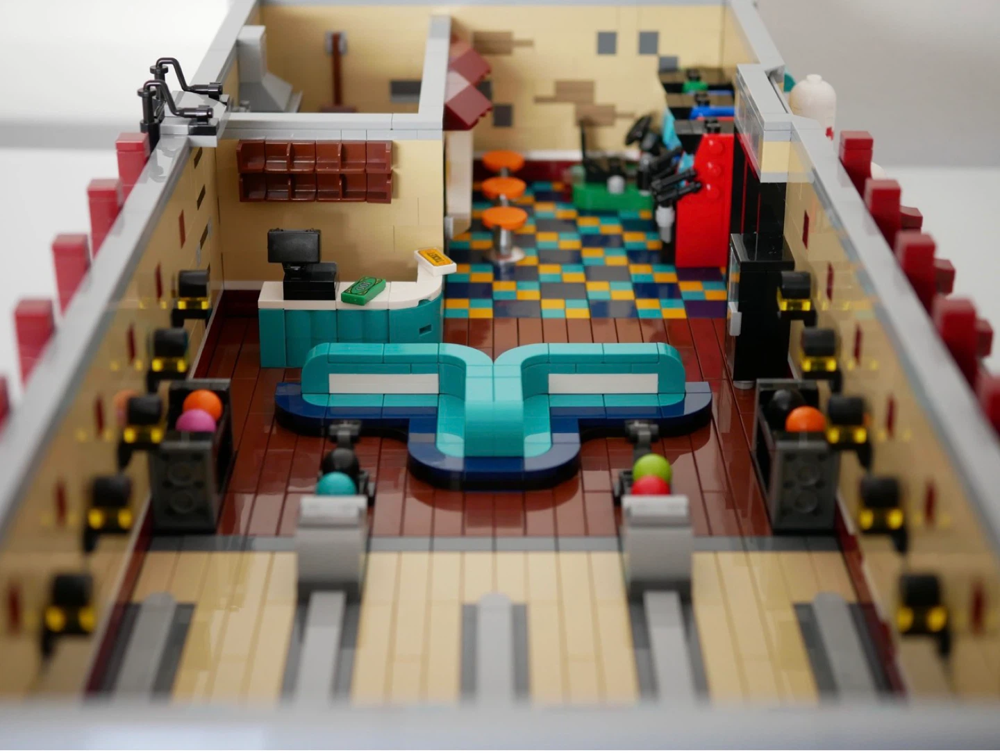 LEGO 910013 BrickLink Retro Bowling Alley Set - photo 3