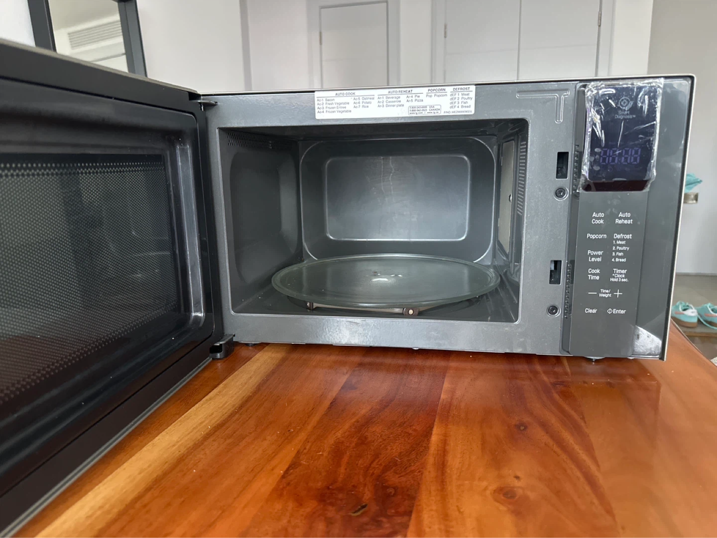 LG Microwave - photo 3