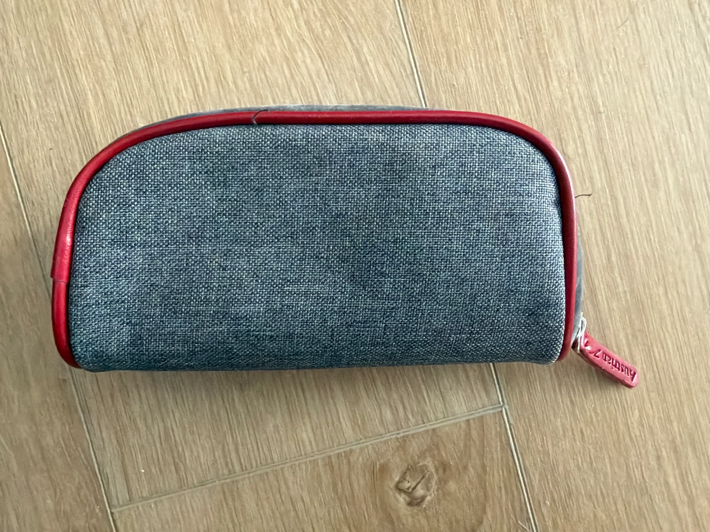 Austrian Airline Business Class Travel Toiletry Bag - photo 2