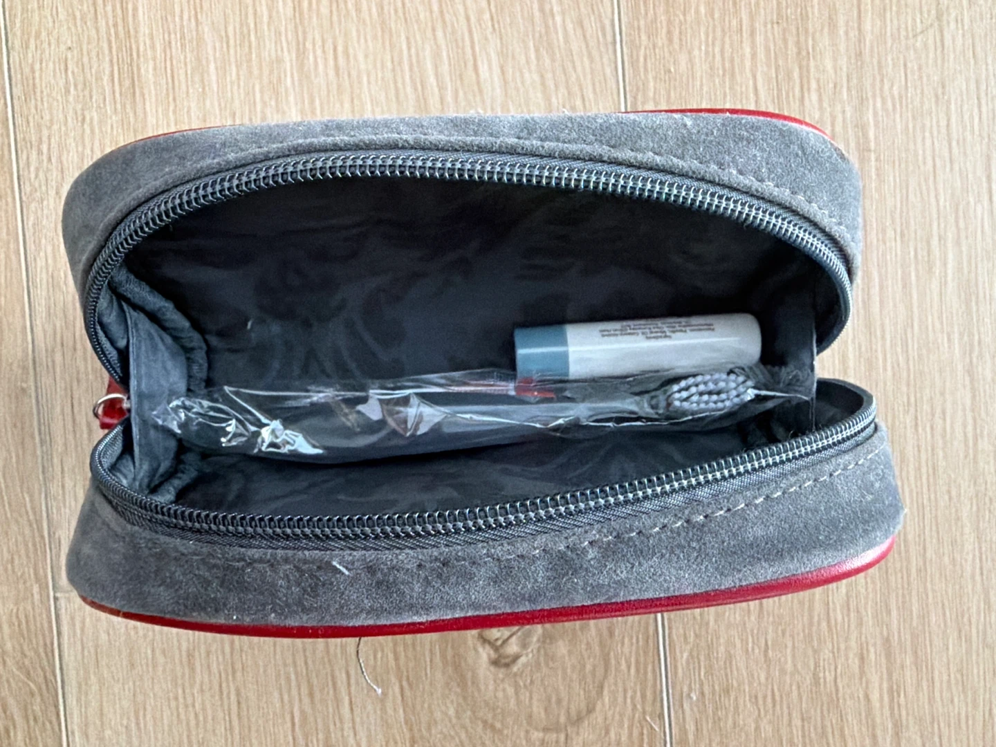 Austrian Airline Business Class Travel Toiletry Bag - photo 3