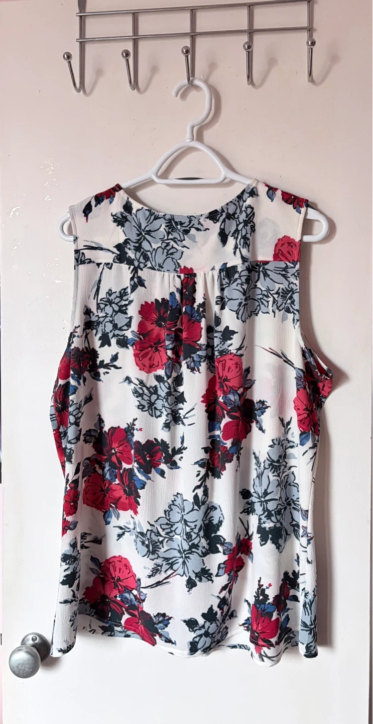 Women's Floral Sleeveless Blouse - photo 2