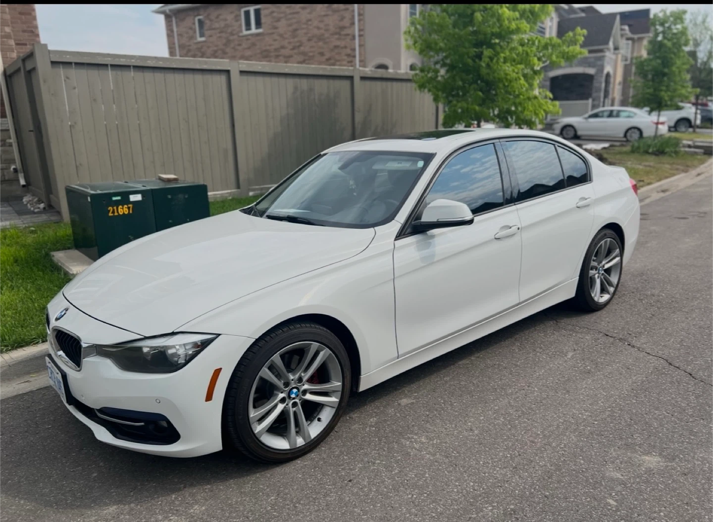 White BMW 320i Sedan - photo 2