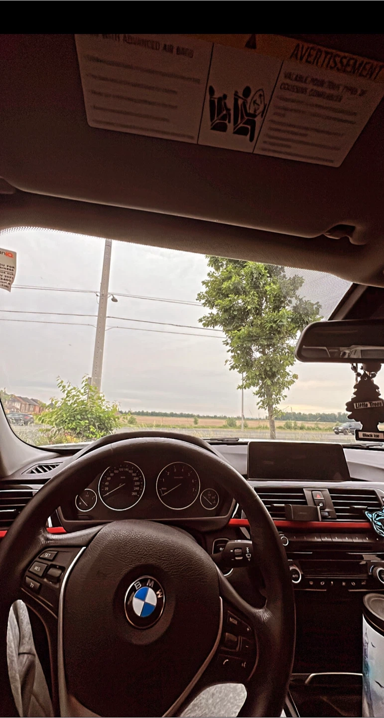 White BMW 320i Sedan - photo 4