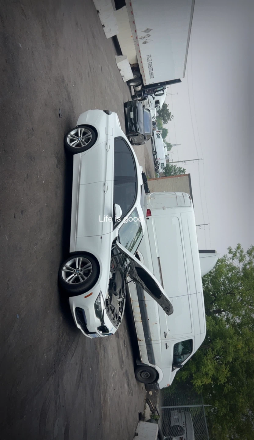 White BMW 320i Sedan - photo 5