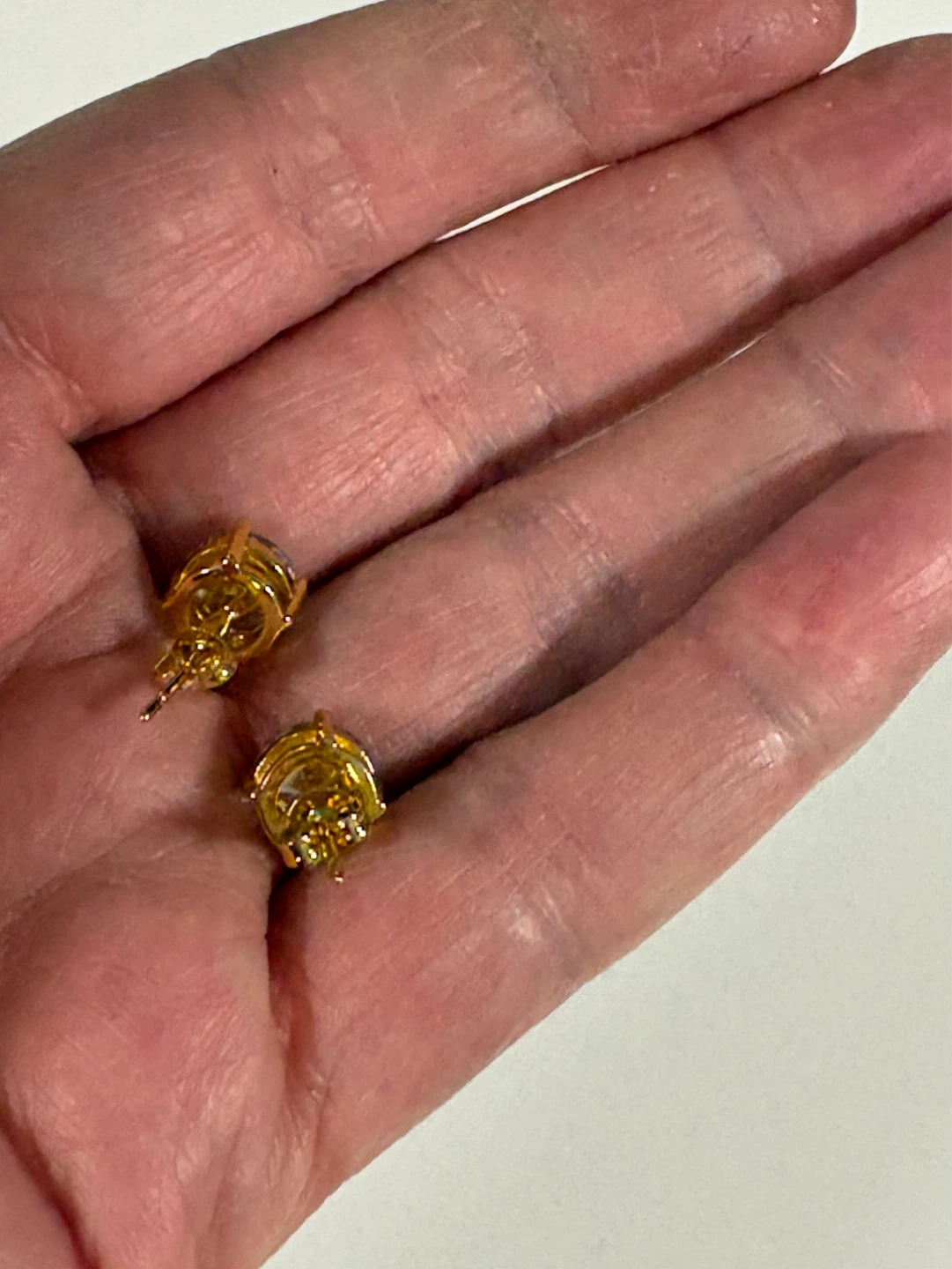 Boucles d'oreilles dorées avec pierres scintillantes - photo 4