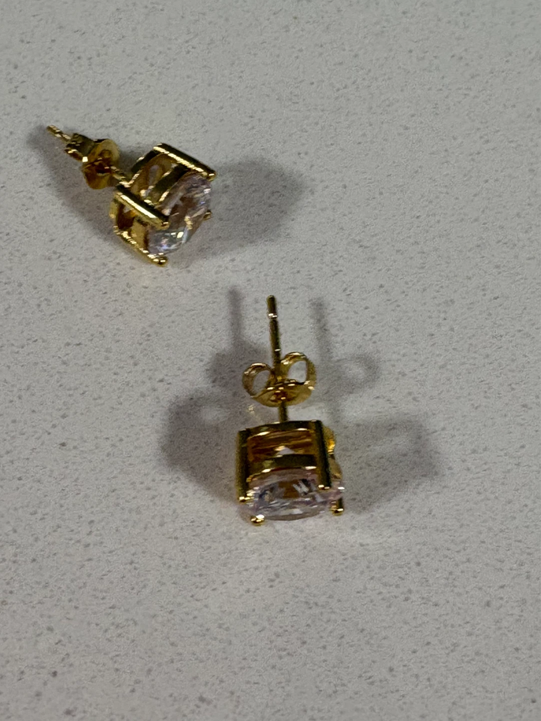 Boucles d'oreilles dorées avec pierres scintillantes - photo 2