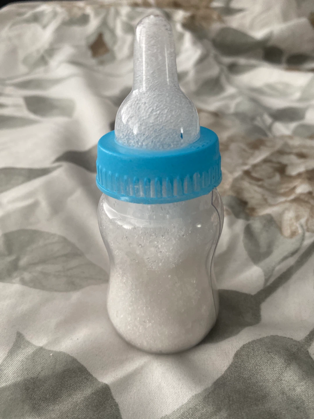 Baby bottle DECORATION or CRAFTING with white granules