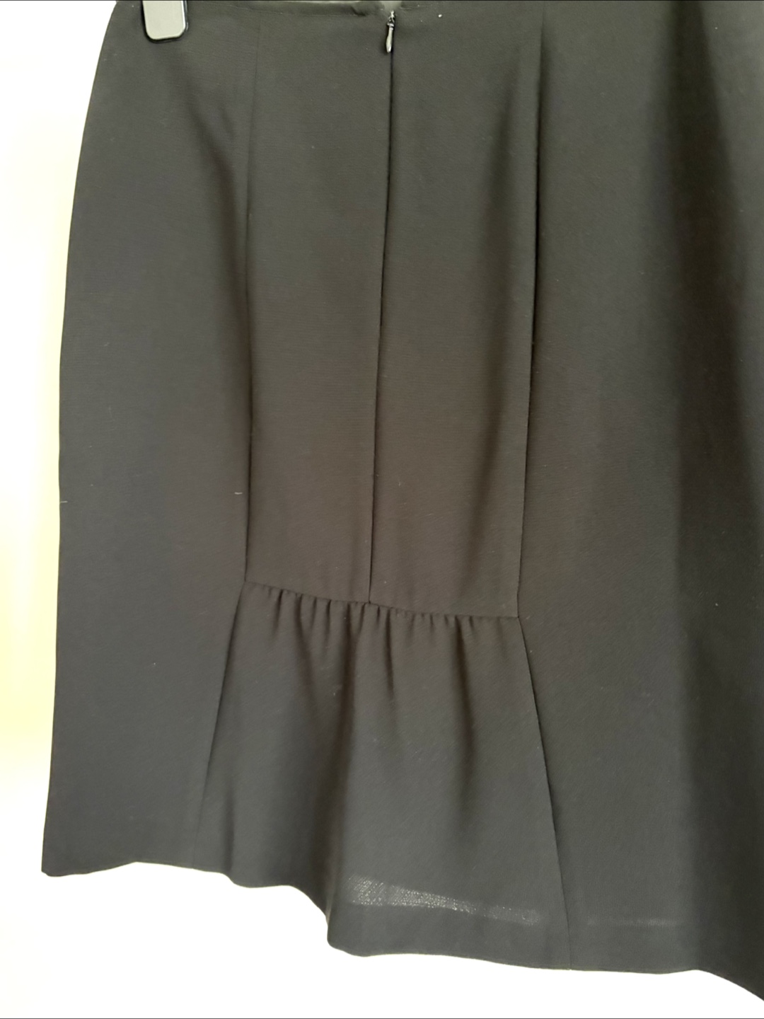 TAHARI Black Ruffle Skirt Size 8 - photo 3