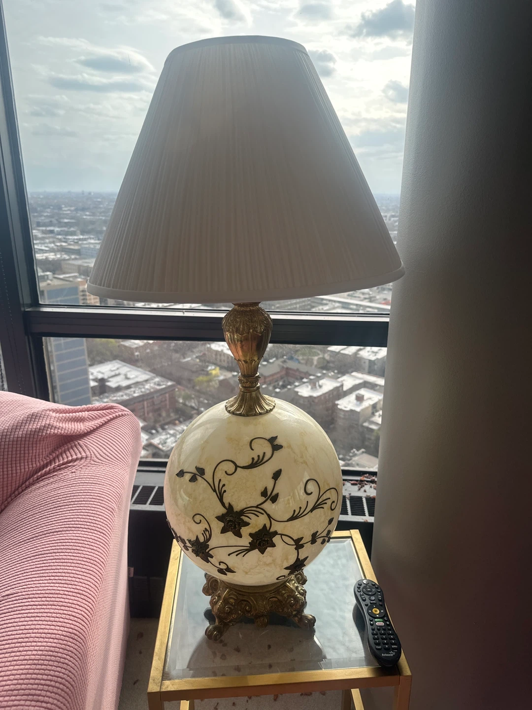 Decorative vintage Table Lamp with Floral Accents - photo 2