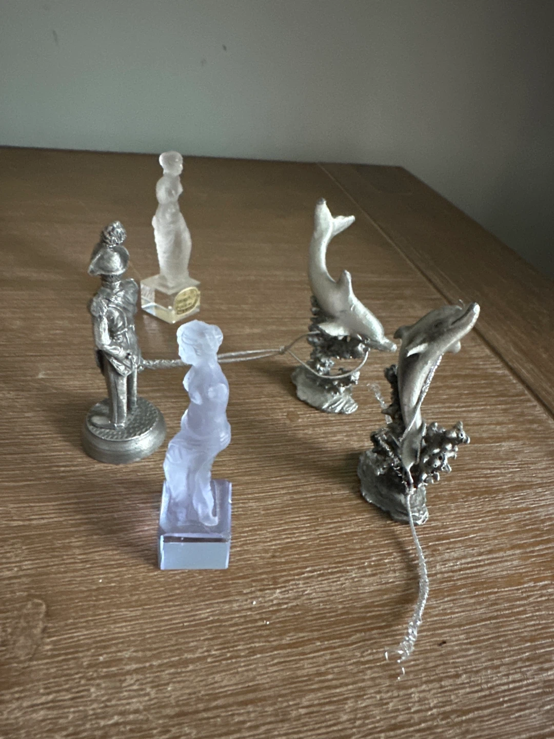 Figurine Collection: Soldier, Statues & Dolphins - photo 2