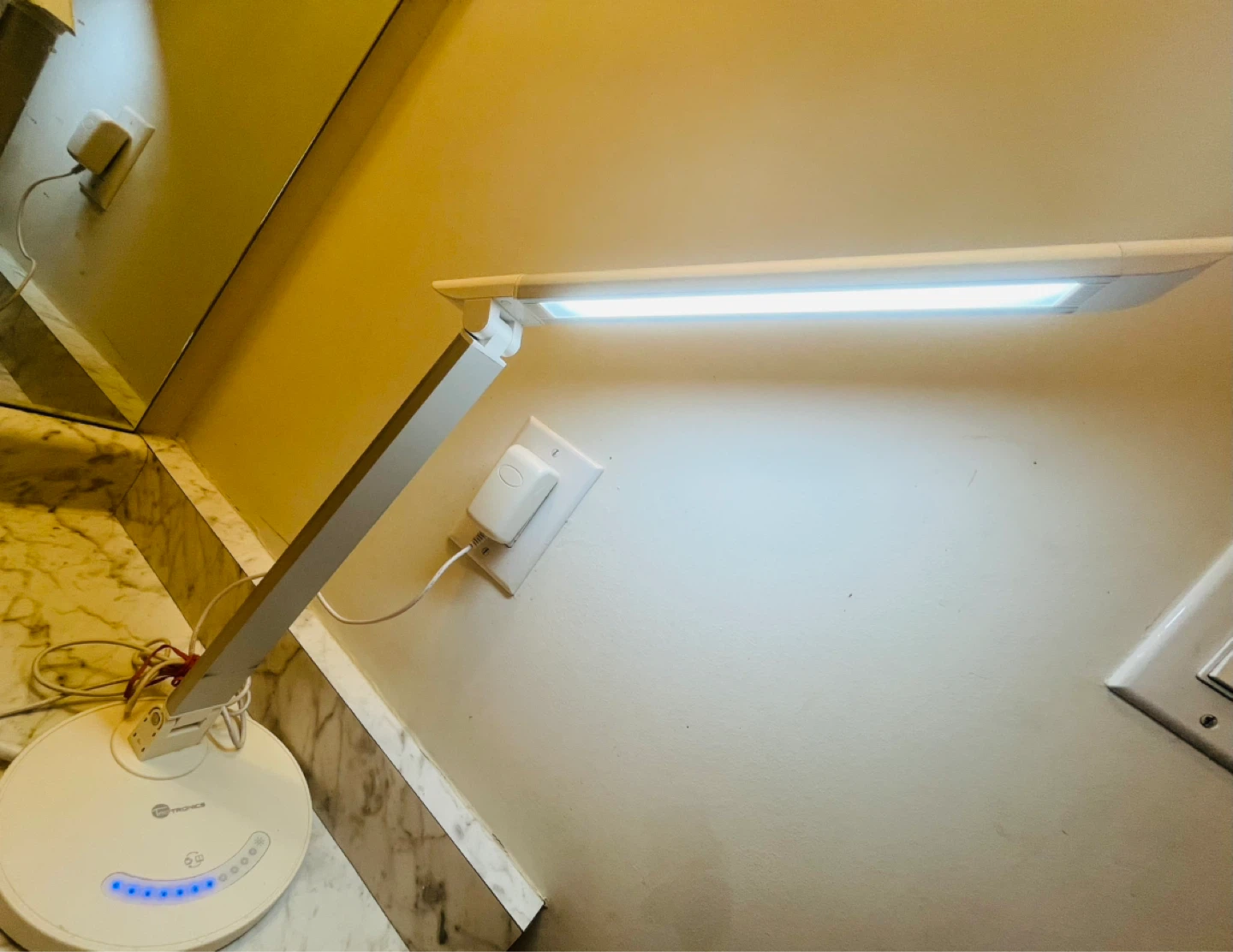 Honeywell Sunturalux™ HWT-H01 LED Desk Lamp - photo 2