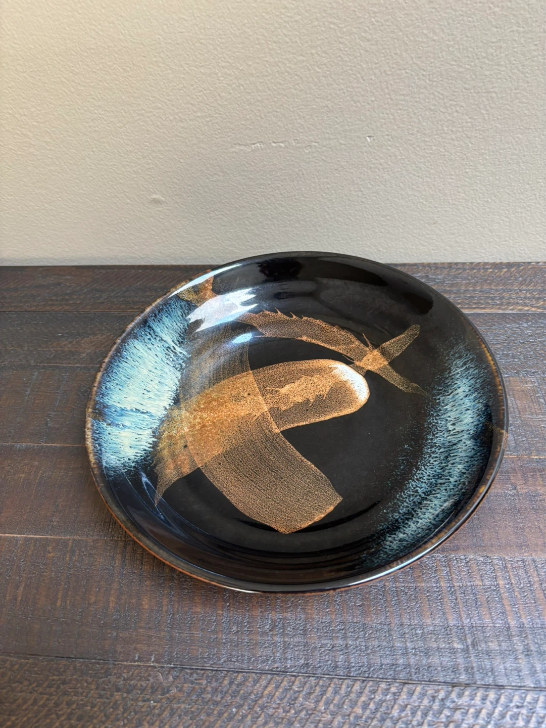 Black ceramic serving py
