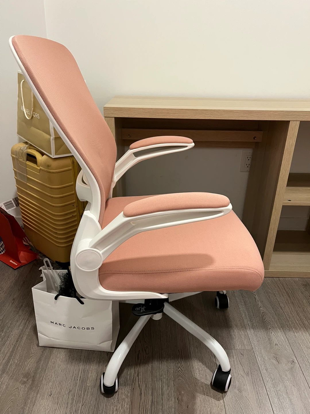 Ergonomic Pink Mesh Office Chair - photo 2