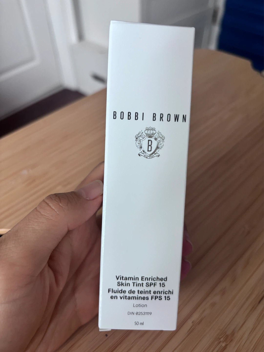 Bobbi Brown Vitamin Enriched Skin Tint SPF 15 - Deep 1 - photo 3