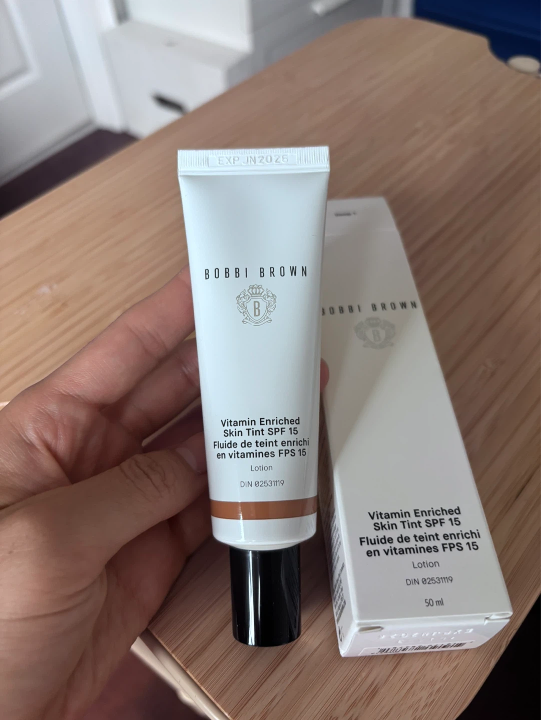 Bobbi Brown Vitamin Enriched Skin Tint SPF 15 - Deep 1 - photo 2