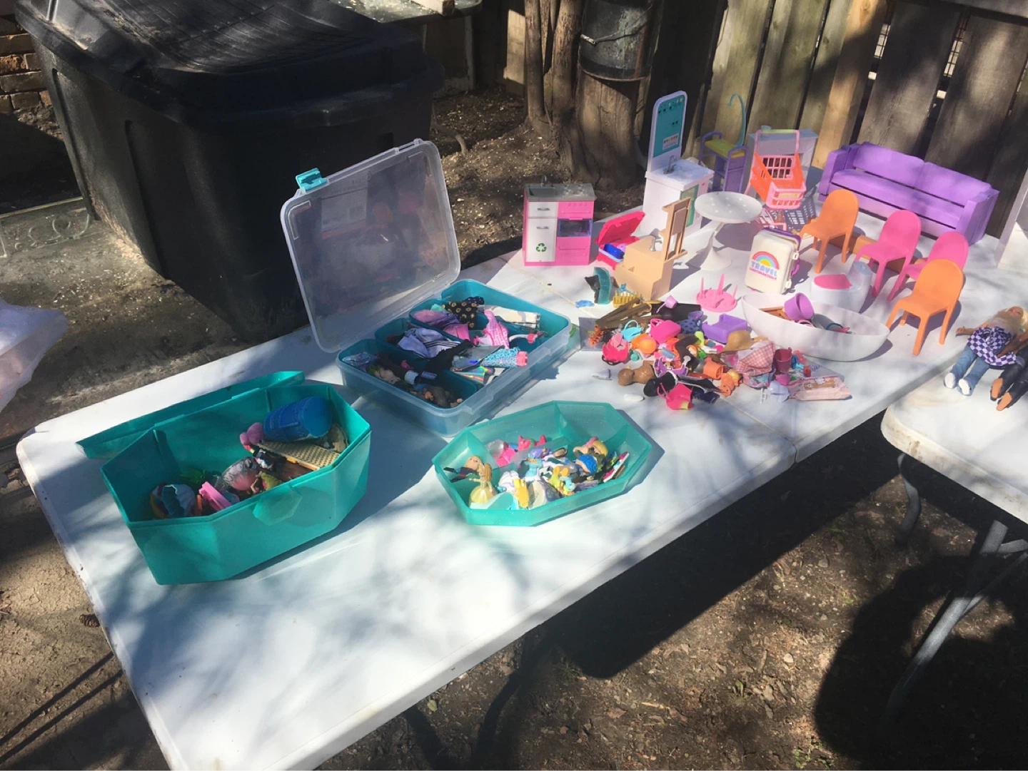 Barbie Dreamhouse and Doll Accessories Lot - photo 3