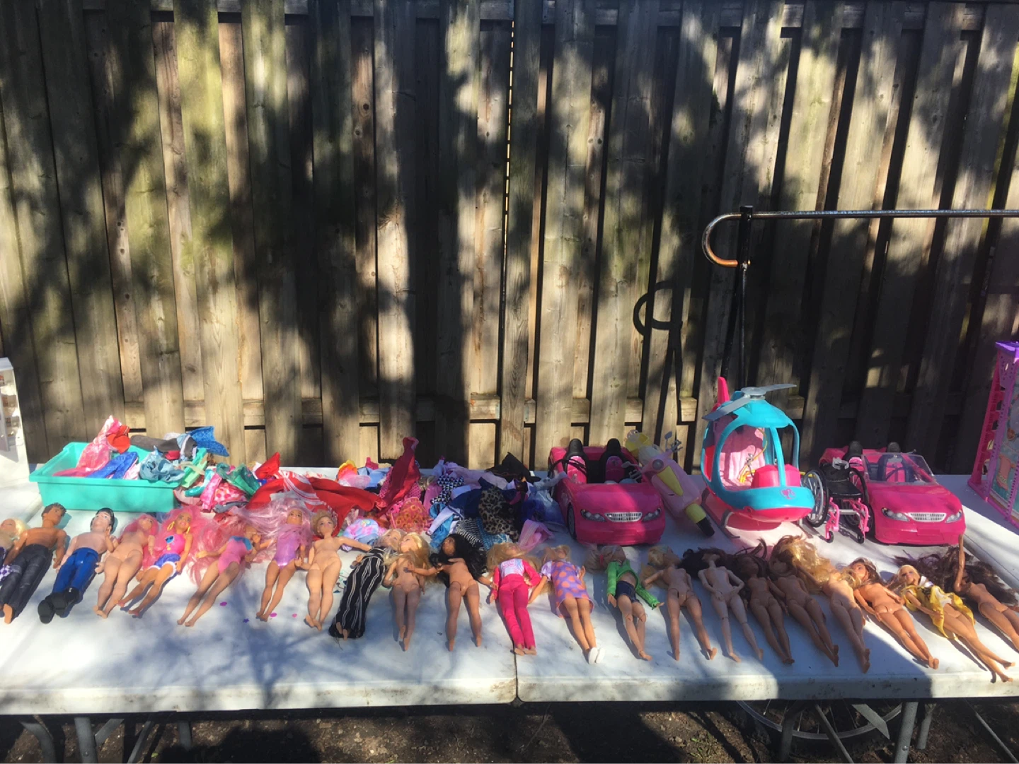 Barbie Dreamhouse and Doll Accessories Lot - photo 2