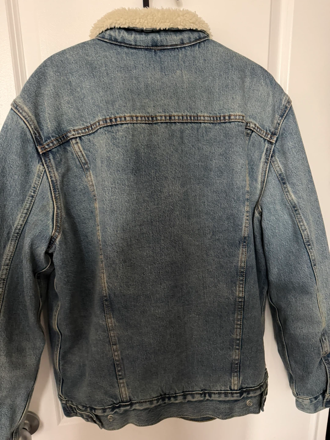 Levi’s Sherpa Denim Trucker Jacket – Size L - photo 2