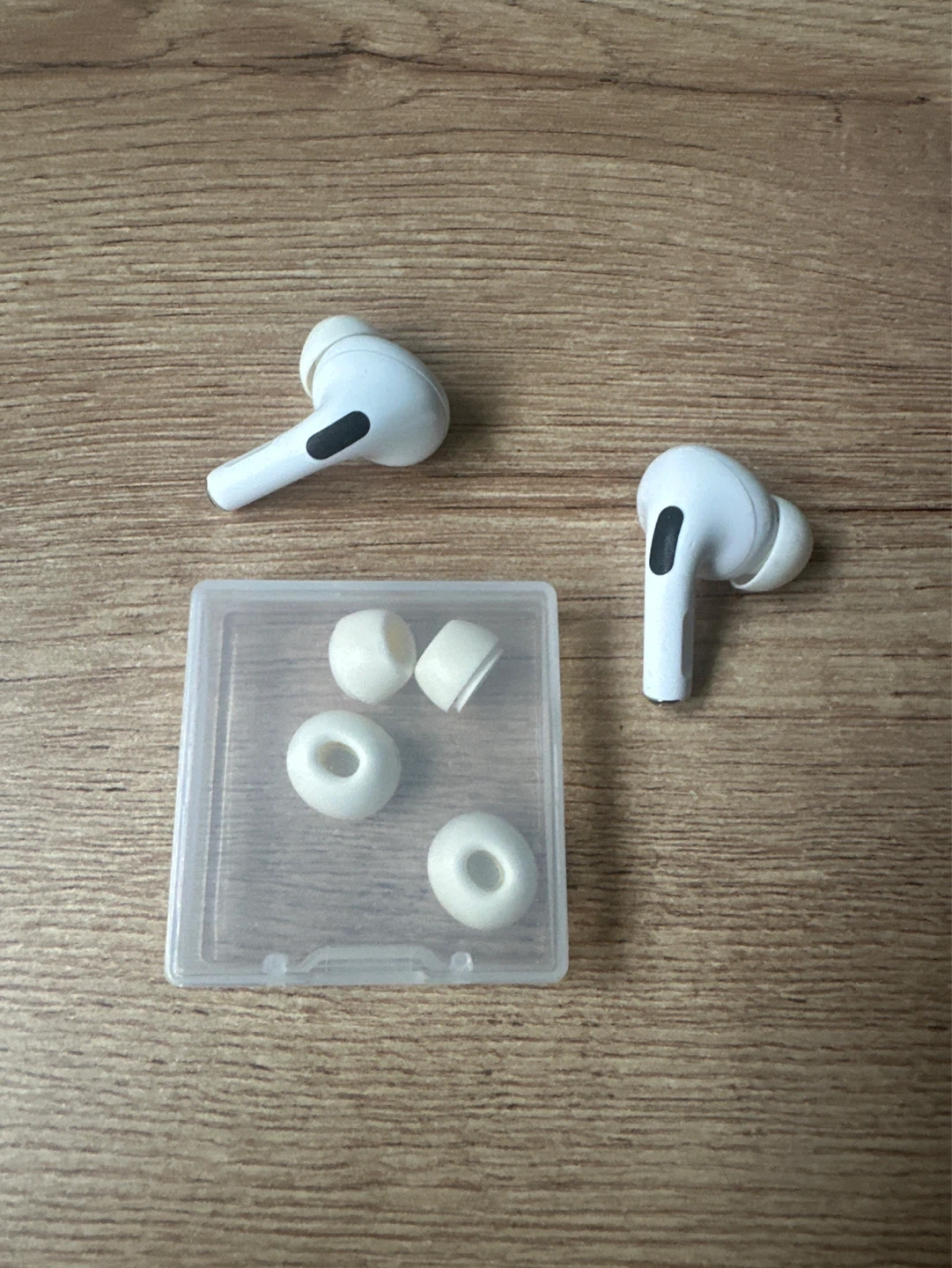 Apple AirPods Pro (1st Gen) - photo 3