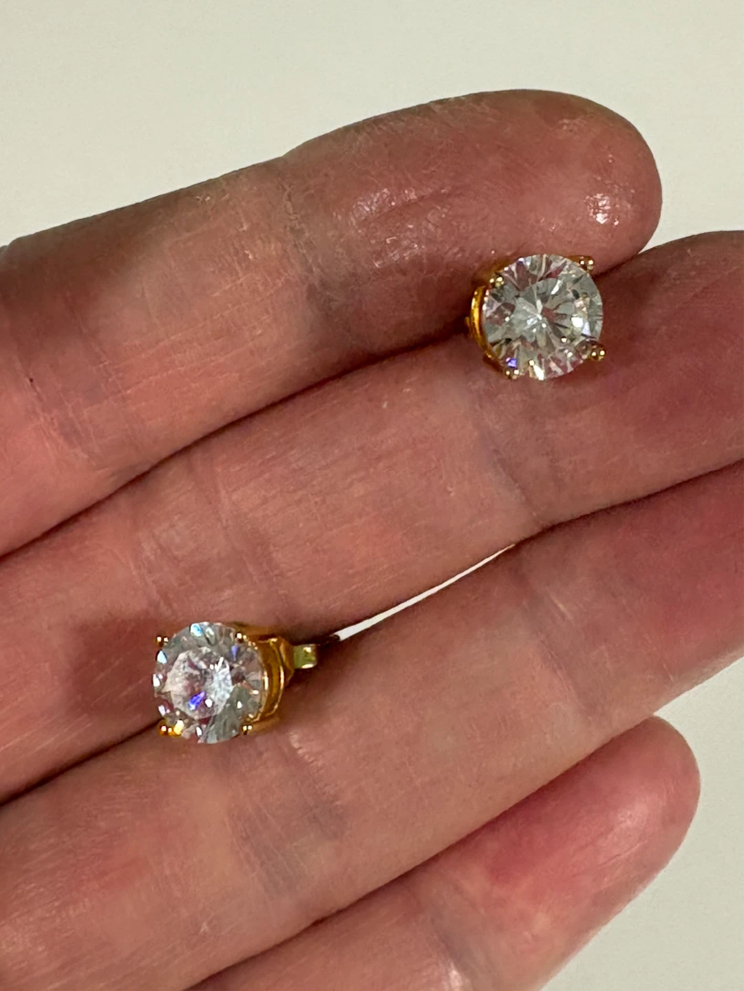 Paires de clous d'oreilles moissanites