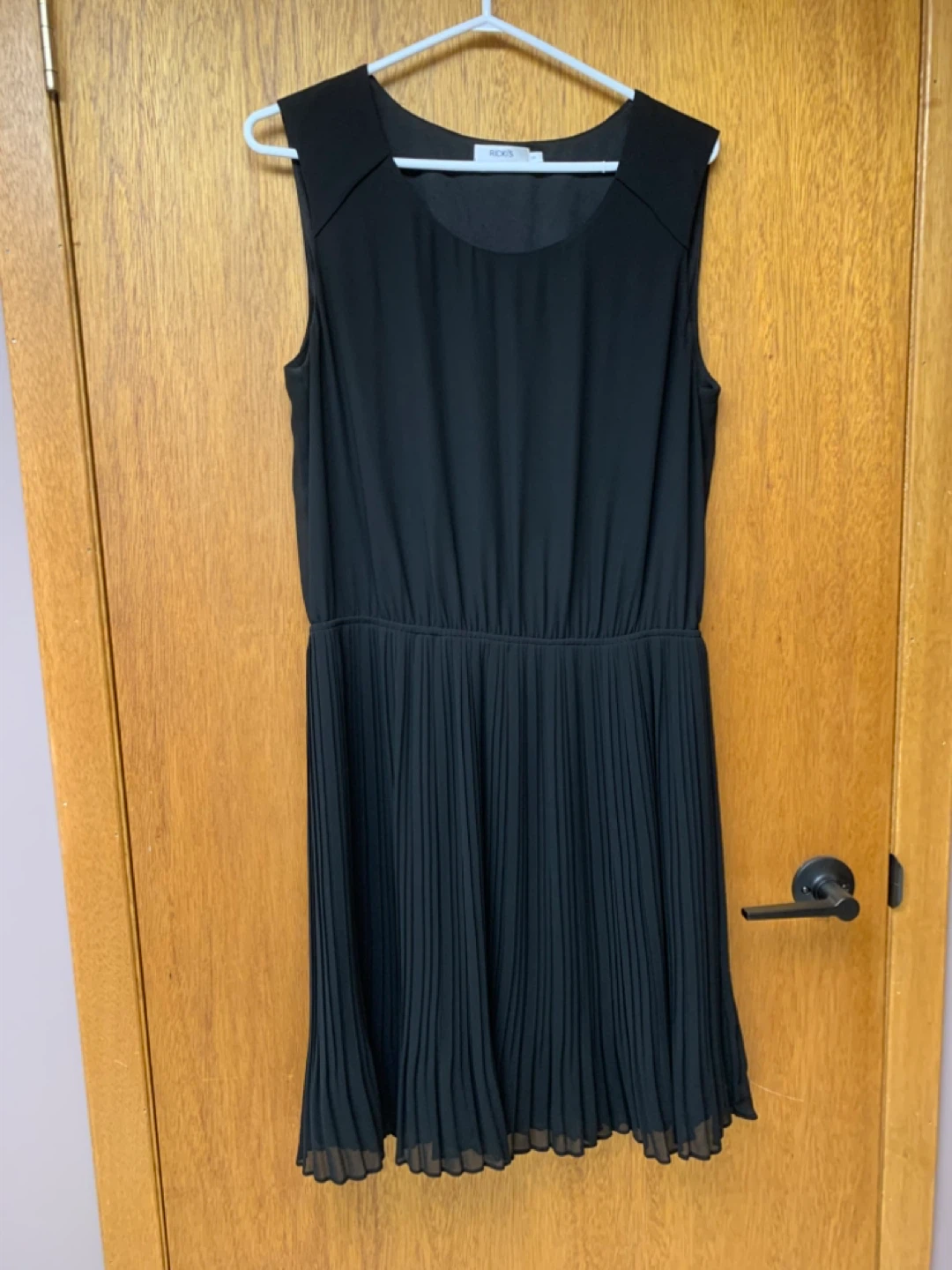 Black RICKI'S Sleeveless Pleated Dress - Size 10