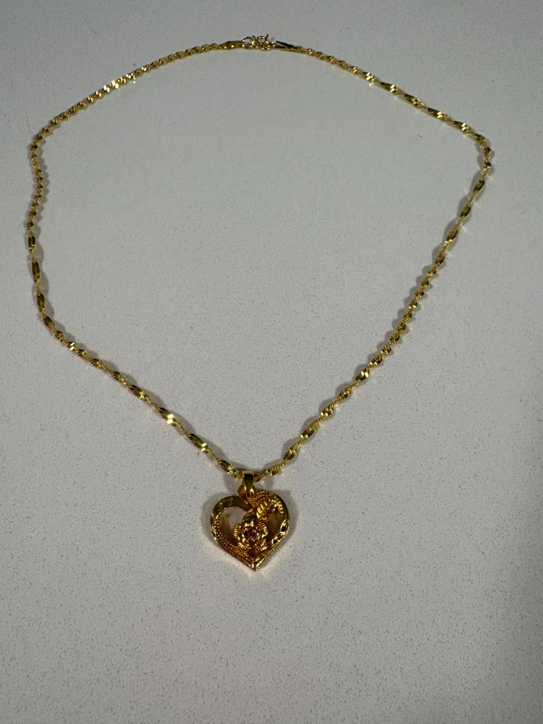 Collier plaqué or 24 K avec pendentif coeur - photo 2