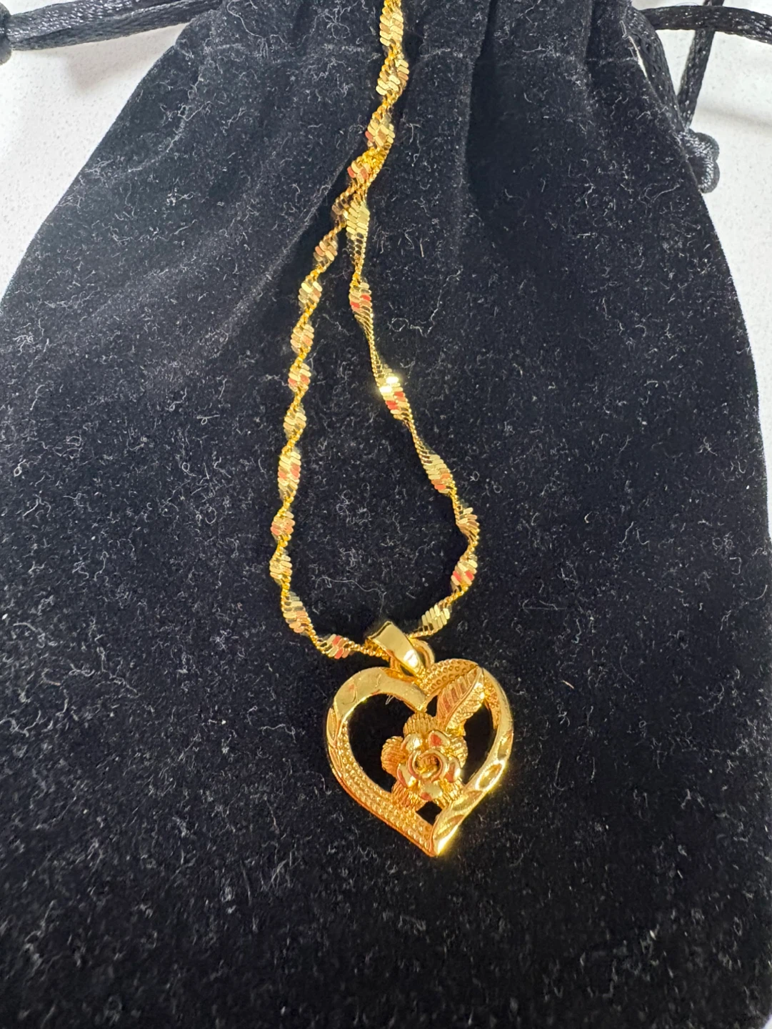 Collier plaqué or 24 K avec pendentif coeur
