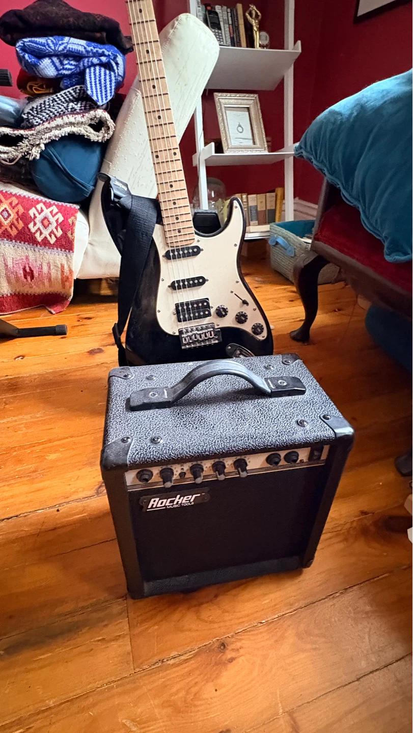 Rocker RX-100 Guitar and Amplifier - photo 3