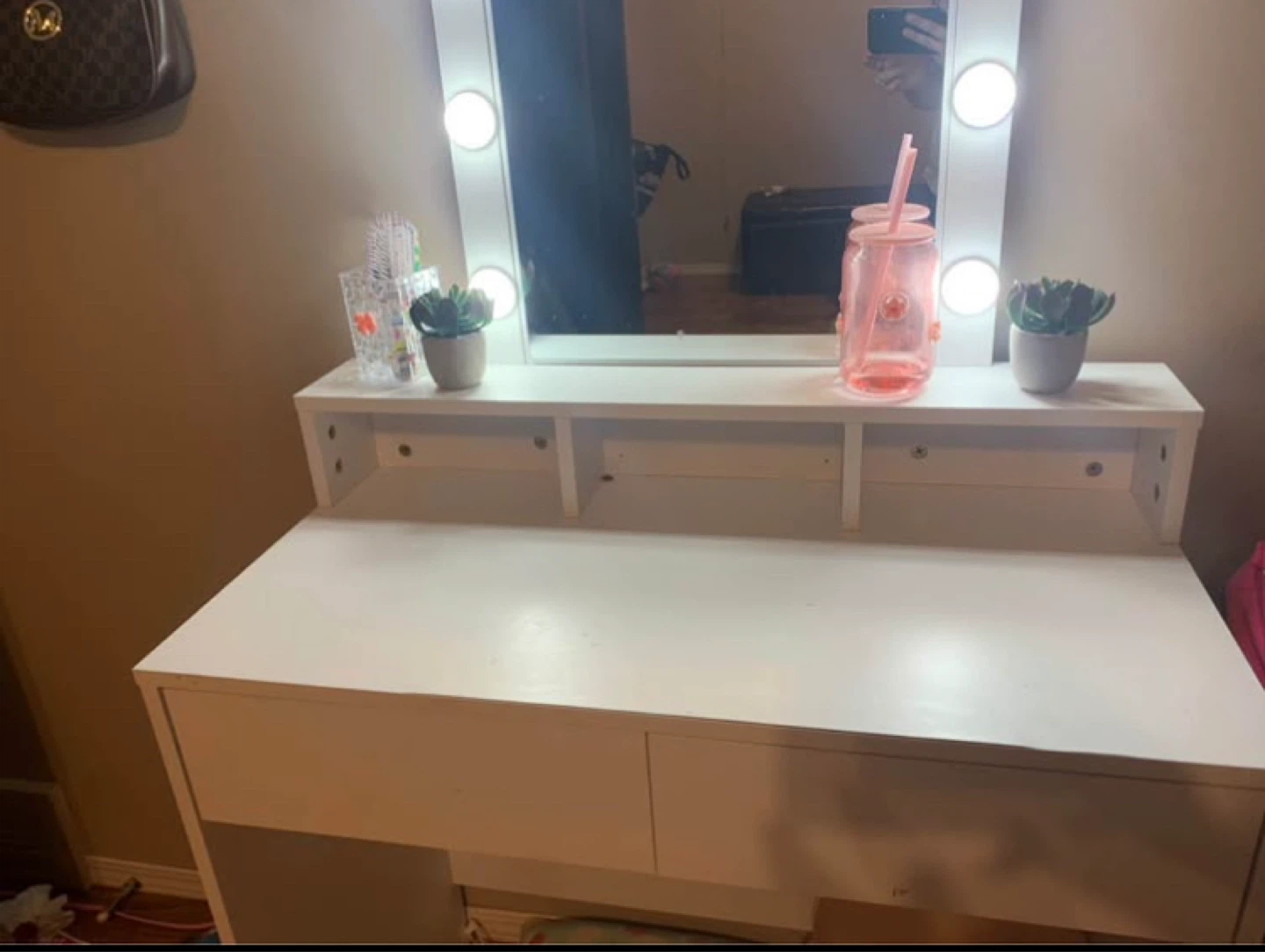 White Vanity Desk with Lighted Mirror - photo 2
