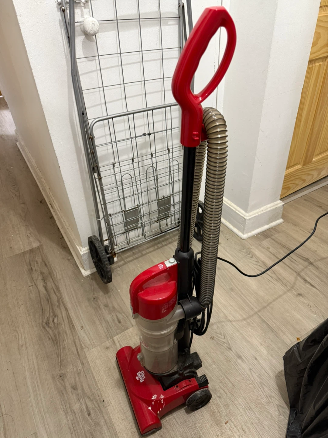 Red Dirt Devil Upright Vacuum Cleaner - photo 2