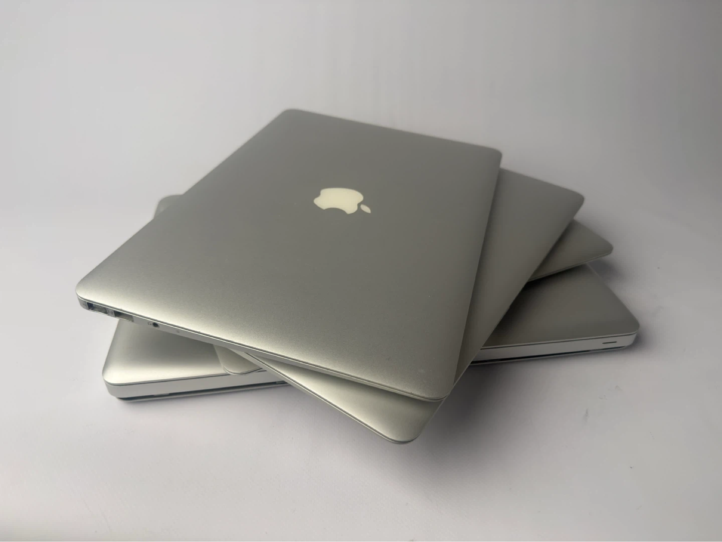 Apple MacBook Air Laptops (Multiple) - photo 4