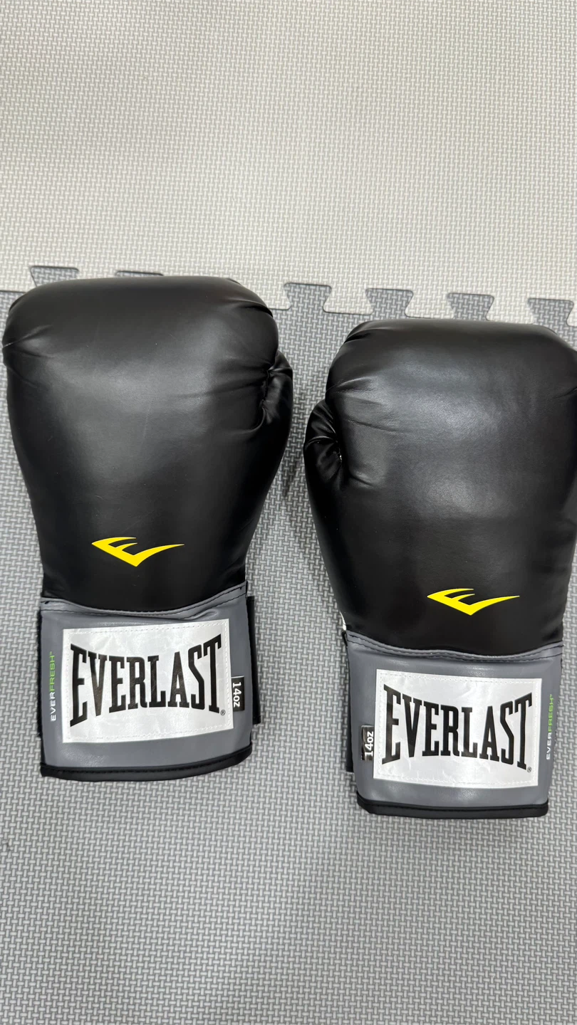 Everlast 14oz Boxing Gloves and Punching Bag Set - photo 4